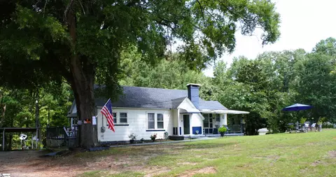 206 Clemson St, Laurens, SC 29360