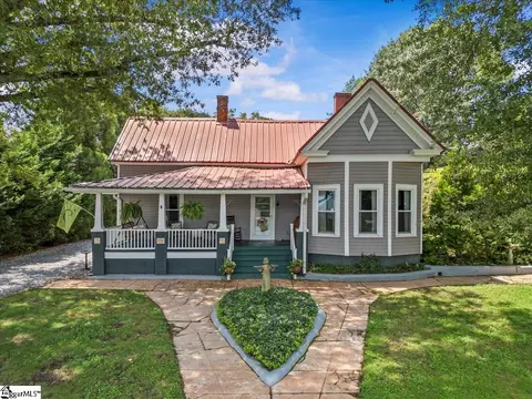 10 S Peachtree St, Liberty, SC 29657