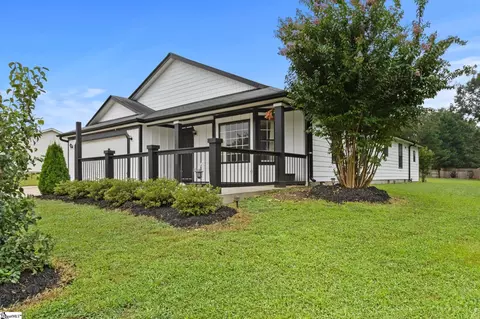 7 Viking Dr, Greer, SC 29651 photo 2