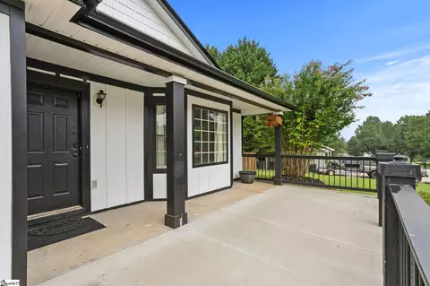 7 Viking Dr, Greer, SC 29651 photo 3