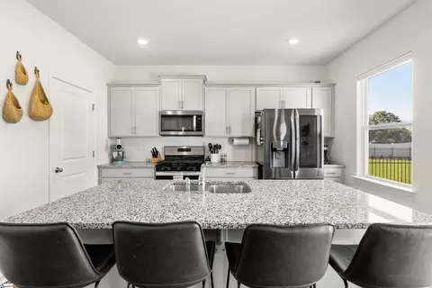 Kitchen - 28 Oak Edge Ln, Greer, SC 29651 photo 2 of 4
