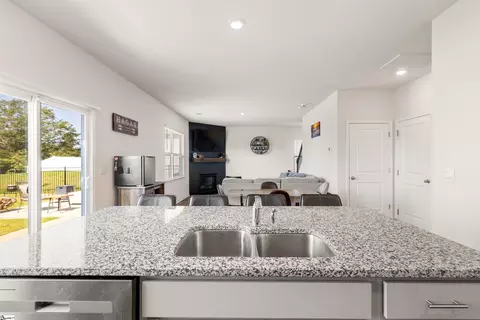 Kitchen - 28 Oak Edge Ln, Greer, SC 29651 photo 4 of 4
