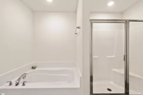 Bath - 28 Oak Edge Ln, Greer, SC 29651 photo 1 of 1