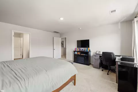 Bedroom - 28 Oak Edge Ln, Greer, SC 29651 photo 3 of 8