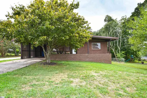 5 Blue Mountain Dr, Greenville, SC 29617