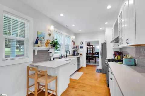 Kitchen - 305 E A Ave, Easley, SC 29641 photo 3 of 4