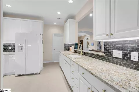 Kitchen - 507 Thorington Ct, Greer, SC 29651 photo 3 of 5