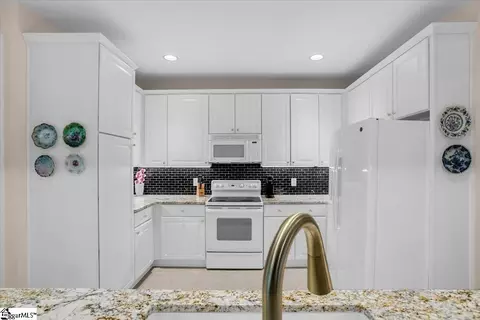 Kitchen - 507 Thorington Ct, Greer, SC 29651 photo 5 of 5