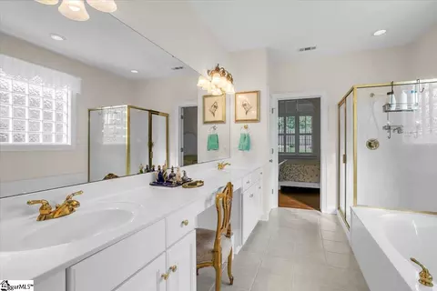 Bath - 507 Thorington Ct, Greer, SC 29651 photo 2 of 4