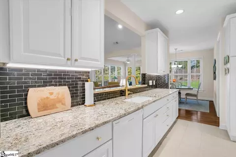 Kitchen - 507 Thorington Ct, Greer, SC 29651 photo 2 of 5