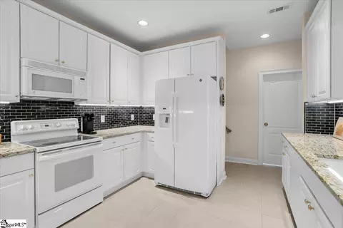 Kitchen - 507 Thorington Ct, Greer, SC 29651 photo 4 of 5