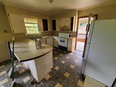 Kitchen - 200 Morris St, Central, SC 29630 photo 1 of 2