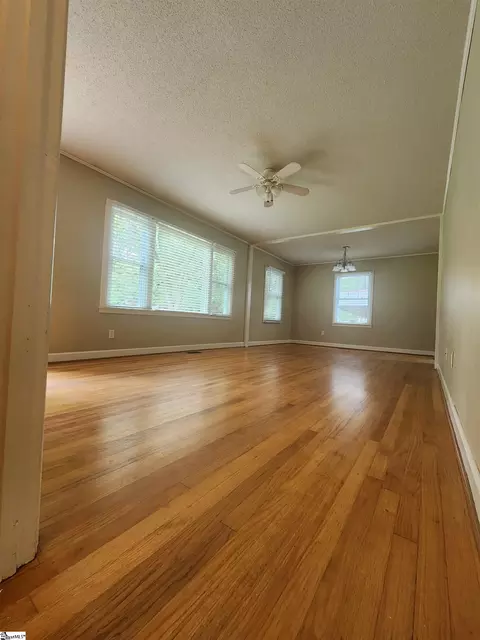 Living - 908 Chester Cir, Pendleton, SC 29670 photo 1 of 4
