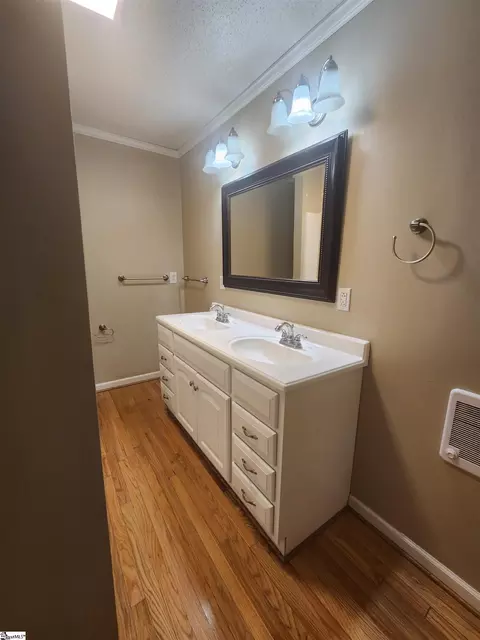 Bath - 908 Chester Cir, Pendleton, SC 29670 photo 1 of 3