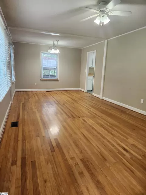 Living - 908 Chester Cir, Pendleton, SC 29670 photo 4 of 4