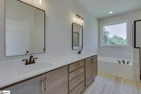 Bath - 3352 Earls Bridge Rd, Easley, SC 29640 photo 3 of 6