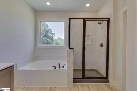 Bath - 3352 Earls Bridge Rd, Easley, SC 29640 photo 5 of 6