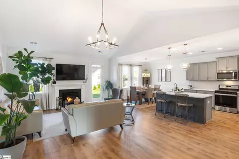 Entry Way - 8 Octavia Rd, Taylors, SC 29687 photo 1 of 6