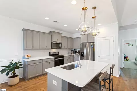 Kitchen - 8 Octavia Rd, Taylors, SC 29687 photo 2 of 3