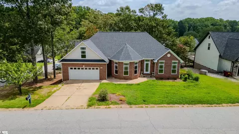 348 Laurelwood Dr, Boiling Springs, SC 29316
