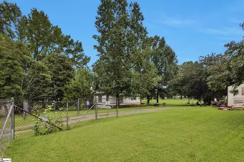 103 Bert Ct, Greer, SC 29651 photo 2