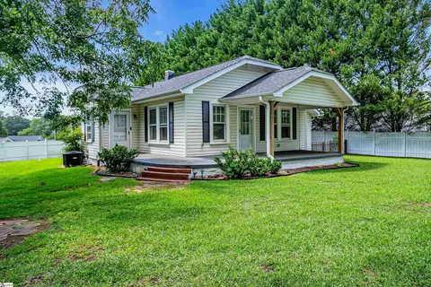 2 Bridge Rd, Taylors, SC 29687