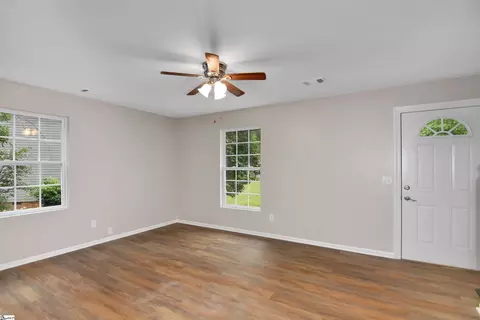 Living - 138 Ashdown Dr, Simpsonville, SC 29680 photo 1 of 2