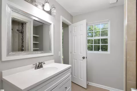 Bath - 138 Ashdown Dr, Simpsonville, SC 29680 photo 1 of 4