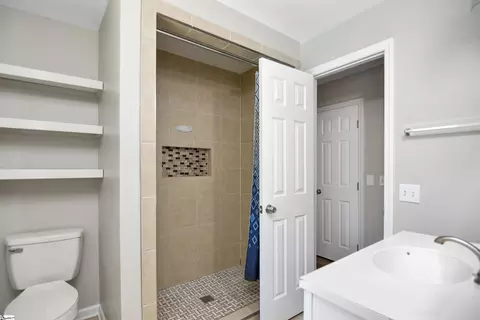 Bath - 138 Ashdown Dr, Simpsonville, SC 29680 photo 3 of 4