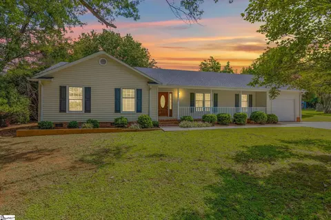 203 Weaver Ln, Simpsonville, SC 29681