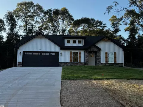 135 Westwood Cir, Anderson, SC 29626