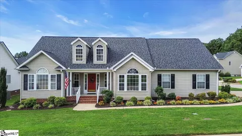 2 Pembark Ln, Simpsonville, SC 29681