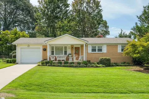 9 Ogden Dr, Greenville, SC 29617