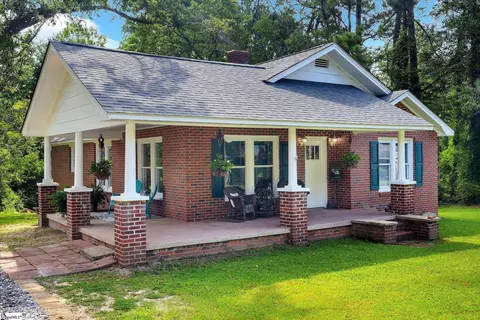 351 Sharpe St, Woodruff, SC 29388