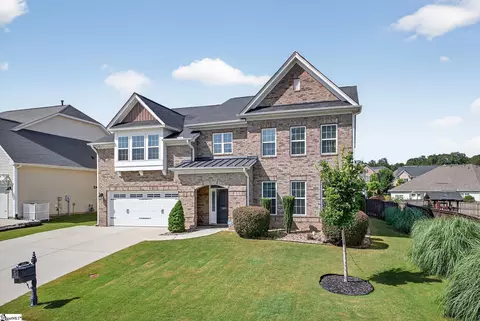 355 Leigh Creek Dr, Simpsonville, SC 29681