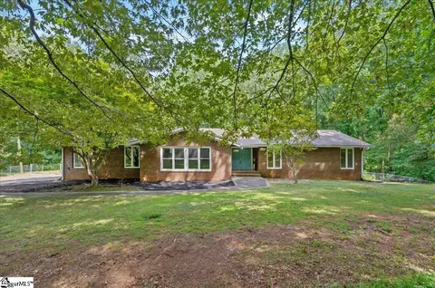 109 Nottingham Ct, Easley, SC 29640