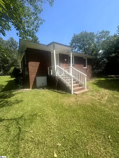 Exterior - 910 E Whitner St, Anderson, SC 29624 photo 2 of 3