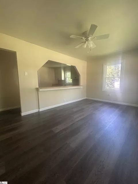Living - 910 E Whitner St, Anderson, SC 29624 photo 1 of 1