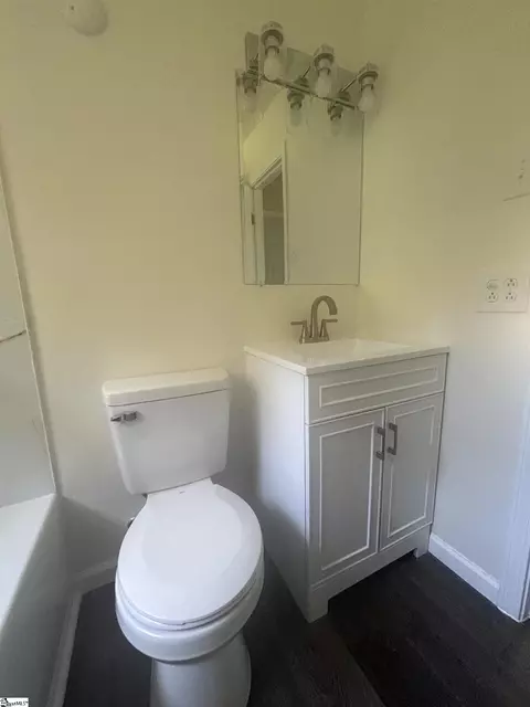 Bath - 910 E Whitner St, Anderson, SC 29624 photo 2 of 2