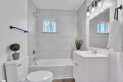 Bath - 322 E Bearden St, Greer, SC 29651 photo 3 of 4