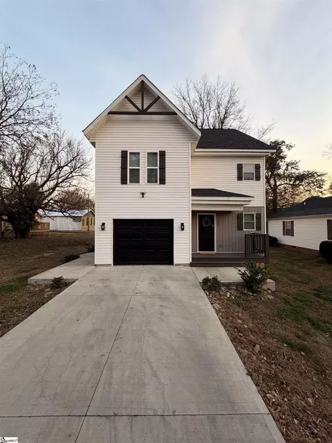 322 E Bearden St, Greer, SC 29651