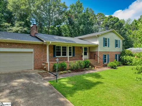 12 Lantern Dr, Greer, SC 29651