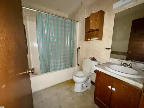 Bath - 3541 Brown Rd, Greer, SC 29651 photo 2 of 2