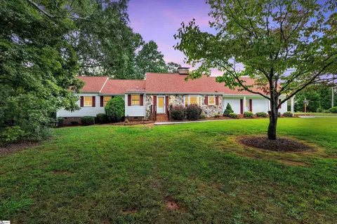 819 J C Cooper Rd, Fountain Inn, SC 29644