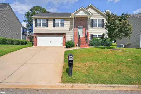 34 Spring Fellow Ln, Taylors, SC 29687