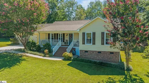 15 Otter Ln, Taylors, SC 29687