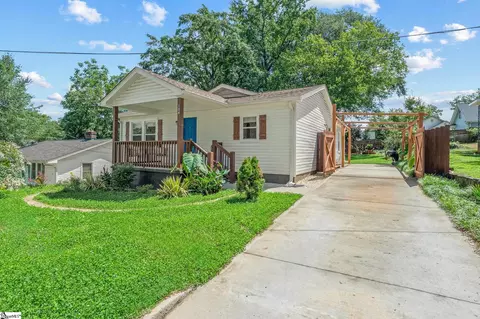 104 Lanford St, Greer, SC 29650