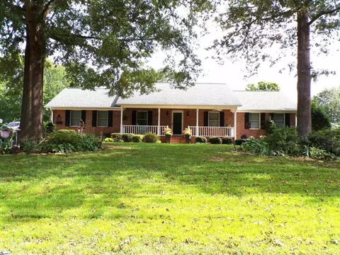 312 Sloping Meadows Dr, Inman, SC 29349