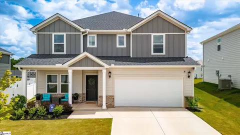 6 Roderick Ln, Greenville, SC 29605