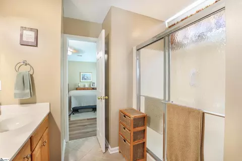 Bath - 120 Rounded Wing Dr, Easley, SC 29642 photo 3 of 4